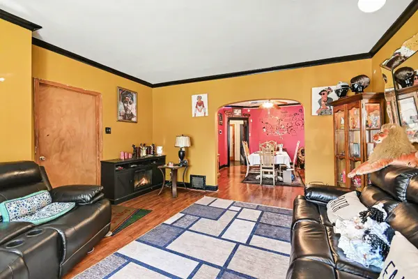 5710 S Washtenaw AVE, Chicago, IL 60629