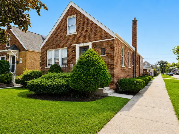5700 S Meade AVE, Chicago, IL 60638