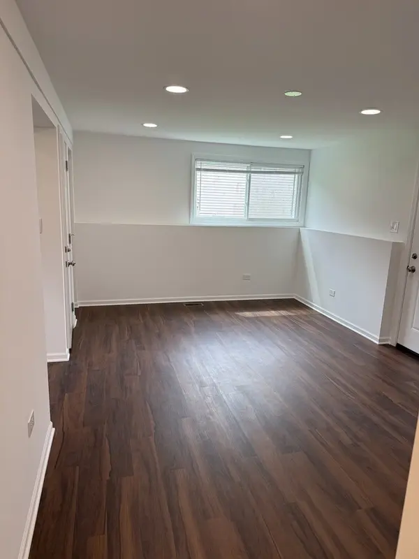 551 N Washington AVE #B, Batavia, IL 60510