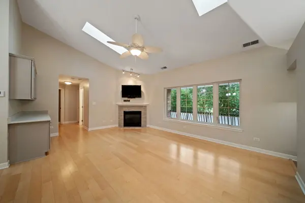 5645 S Cass AVE #301, Westmont, IL 60559