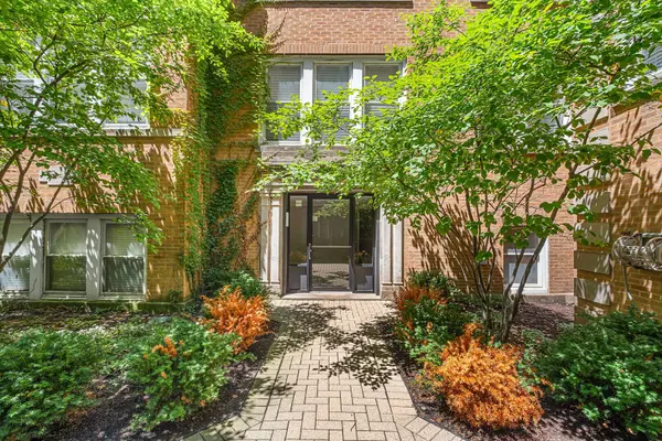 536 W Belmont AVE #2S, Chicago, IL 60657