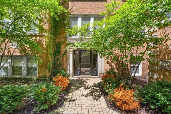536 W Belmont AVE #2S, Chicago, IL 60657