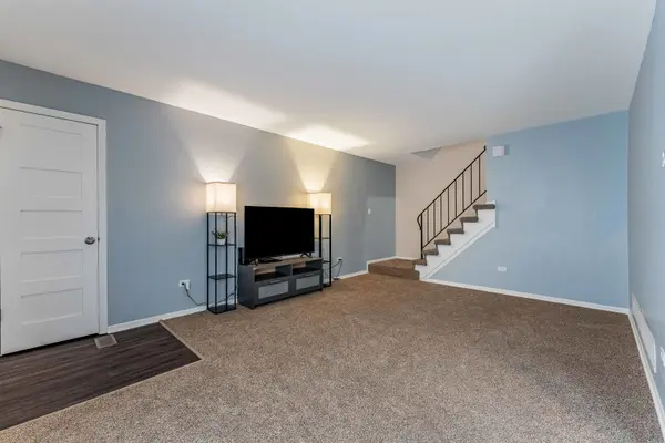 6236 Gold CIR #6236, Hanover Park, IL 60133