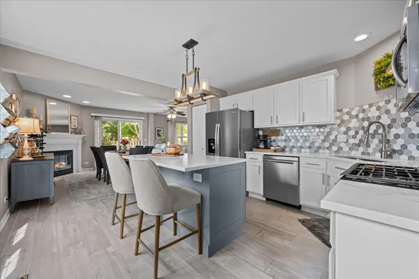 3368 Renard LN, St. Charles, IL 60175
