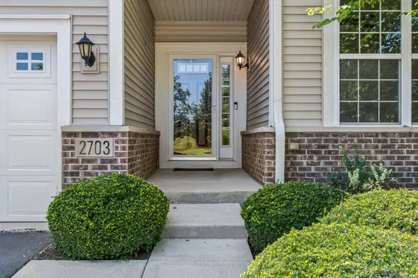 2703 Northmoor DR, Naperville, IL 60564