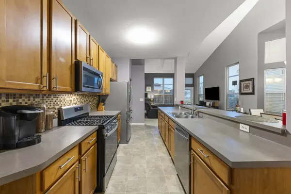 960 Bluebell CIR, Joliet, IL 60431