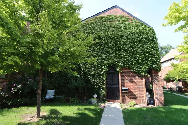 841 S Racine AVE #C, Chicago, IL 60607