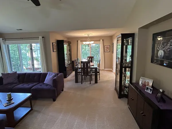 211 Village DR, Mount Prospect, IL 60056