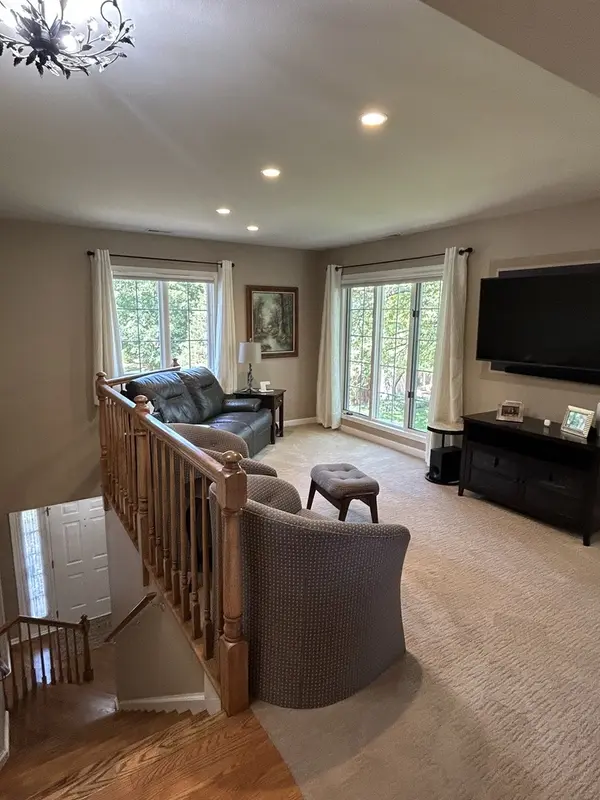 211 Village DR, Mount Prospect, IL 60056