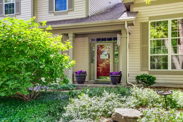 7510 Clarewood LN, Gurnee, IL 60031
