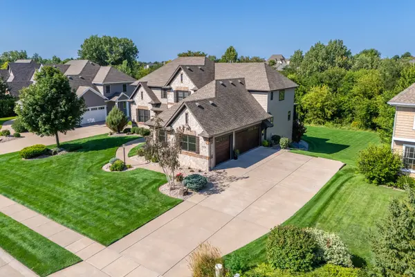 6278 Cardinal RD, Bettendorf, IA 52722