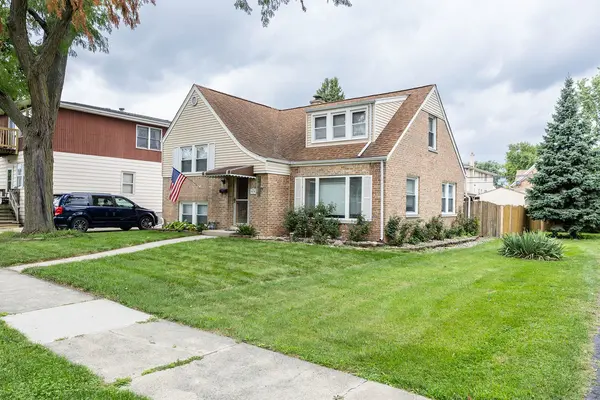 8024 S Christie AVE, Lyons, IL 60534