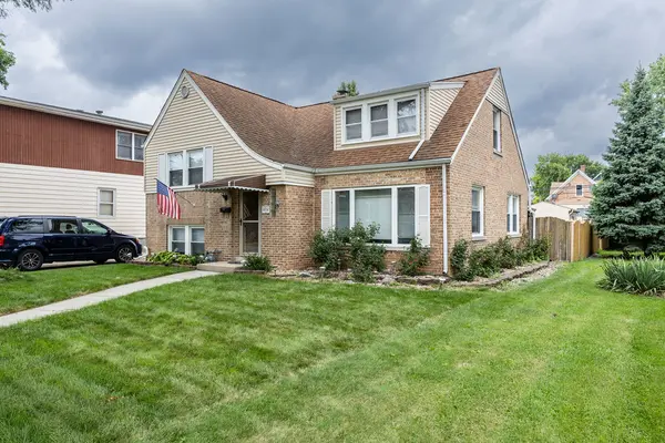 8024 S Christie AVE, Lyons, IL 60534