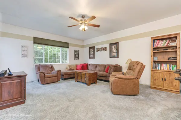 2320 Stonegate RD, Algonquin, IL 60102