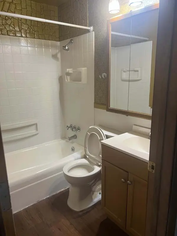 1004 E college AVE, Davenport, IA 52803