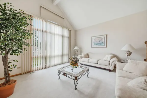 634 Primrose CIR, Matteson, IL 60443