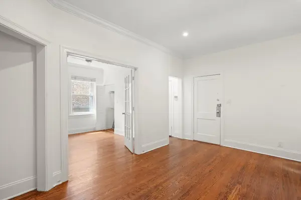 733 W Bittersweet PL #1E, Chicago, IL 60613