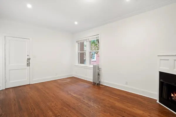 733 W Bittersweet PL #1E, Chicago, IL 60613