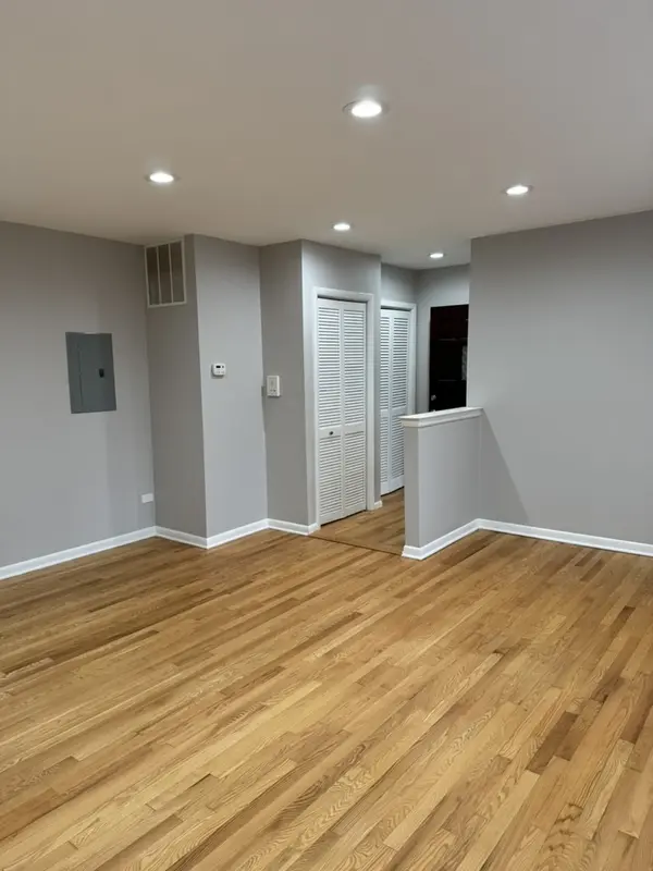 2121 Saint Johns AVE #8, Highland Park, IL 60035