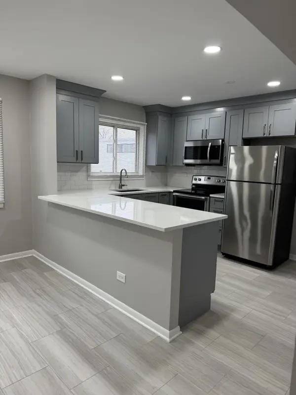 2121 Saint Johns AVE #8, Highland Park, IL 60035