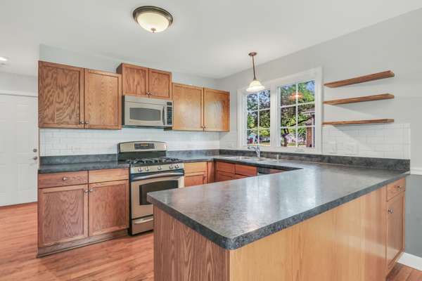 1612 N Leonard AVE, Mchenry, IL 60050