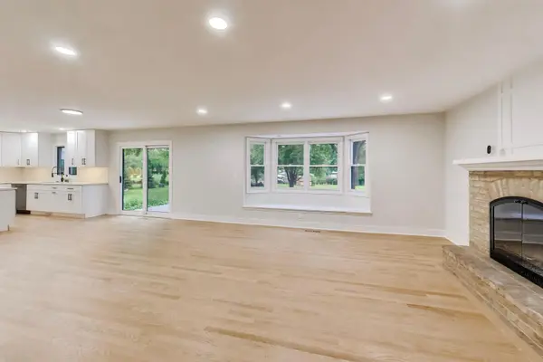 251 Perth RD, Cary, IL 60013