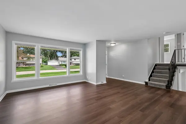 328 N Greenview AVE, Mundelein, IL 60060