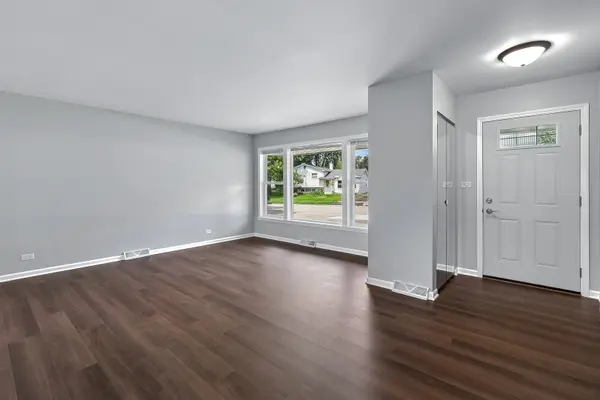 328 N Greenview AVE, Mundelein, IL 60060
