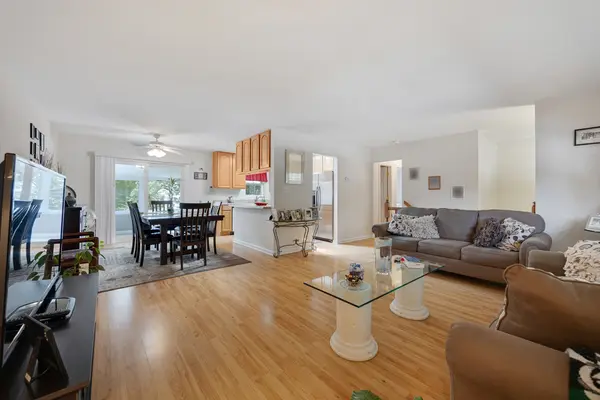 1204 Leeds LN, Elk Grove Village, IL 60007