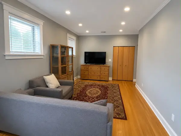 1511 W Pratt BLVD #1, Chicago, IL 60626