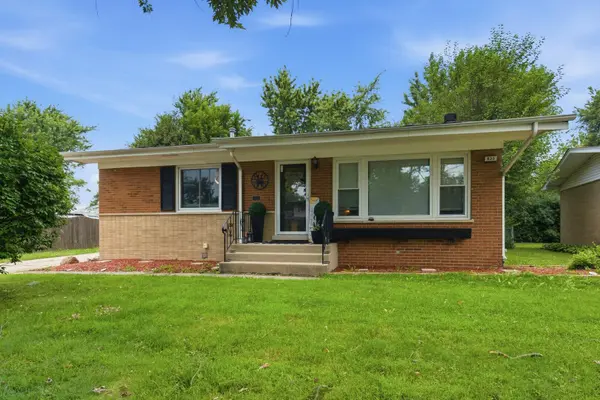 835 W Terrace DR, Glenwood, IL 60425