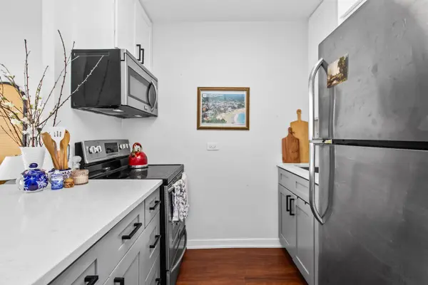 4343 N Clarendon AVE #2801, Chicago, IL 60613