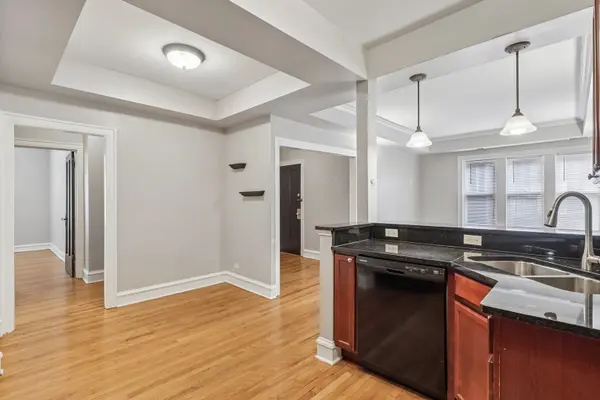 221 N Oak Park AVE #2E, Oak Park, IL 60302