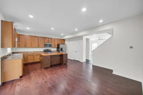 3335 Kentshire CIR, Aurora, IL 60504