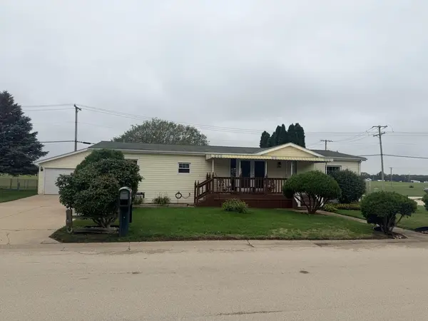 8616 Summerwood DR, Roscoe, IL 61073