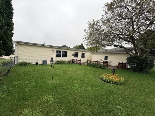 8616 Summerwood DR, Roscoe, IL 61073