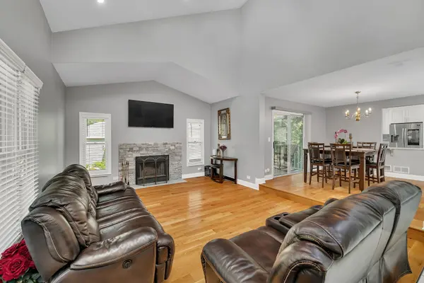 369 Twin Creeks DR, Bolingbrook, IL 60440