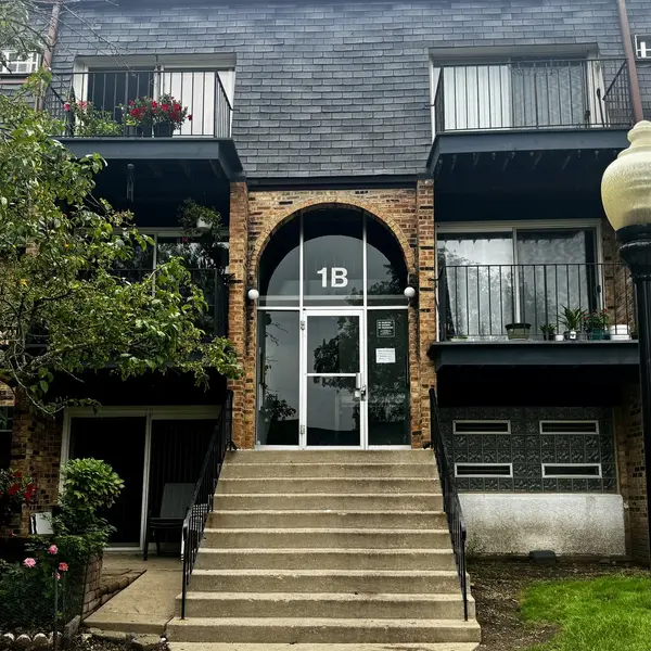 1B E Dundee Quarter DR #104, Palatine, IL 60074