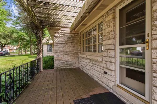 807 Surrey LN, Glenview, IL 60025