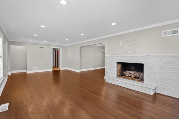 807 Surrey LN, Glenview, IL 60025