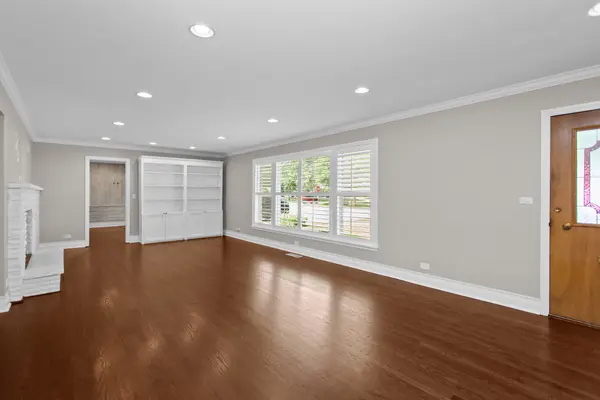 807 Surrey LN, Glenview, IL 60025