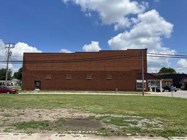 300 E Broadway BLVD, Johnston City, IL 62951