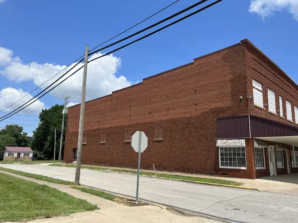 300 E Broadway BLVD, Johnston City, IL 62951