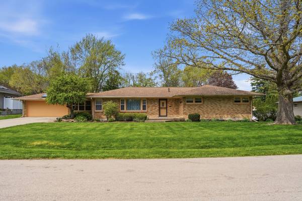 1213 Douglas TER, Dixon, IL 61021