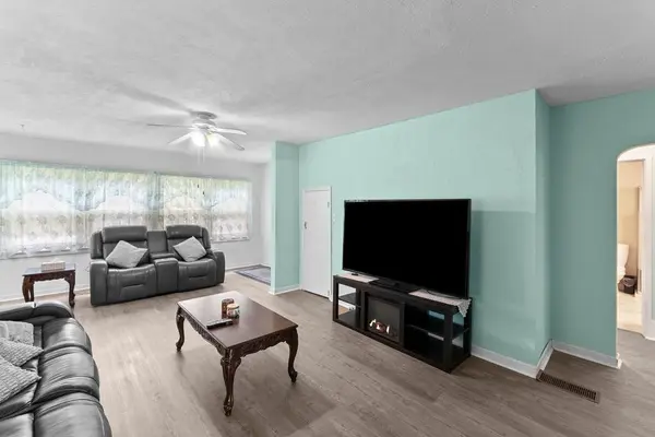 11434 140th Street PL, Davenport, IA 52804