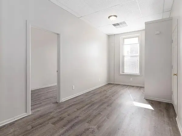 73 S Main ST #2R, Oswego, IL 60543