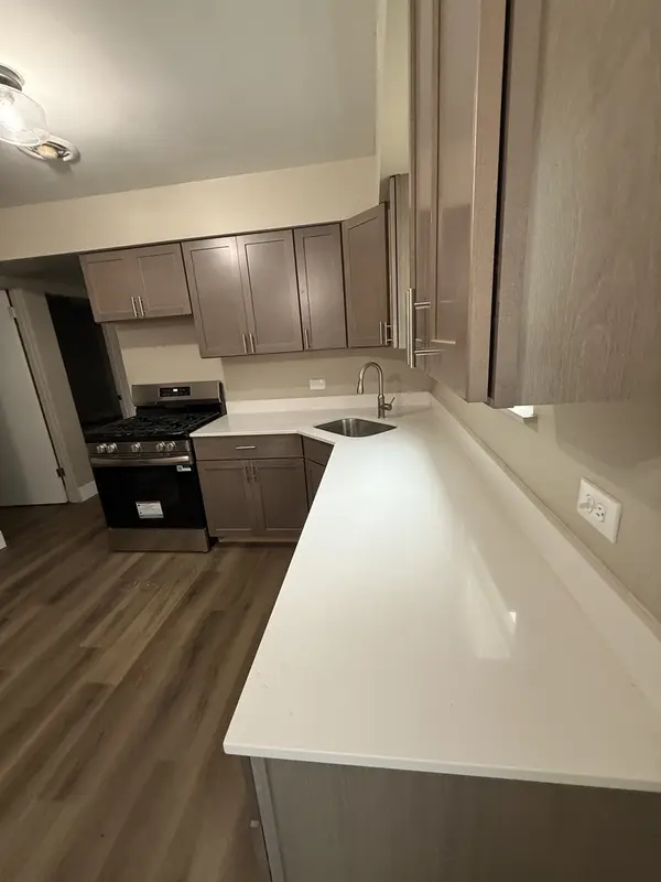 5721 W Addison ST #1, Chicago, IL 60634