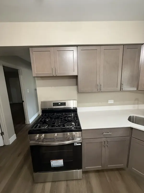5721 W Addison ST #1, Chicago, IL 60634