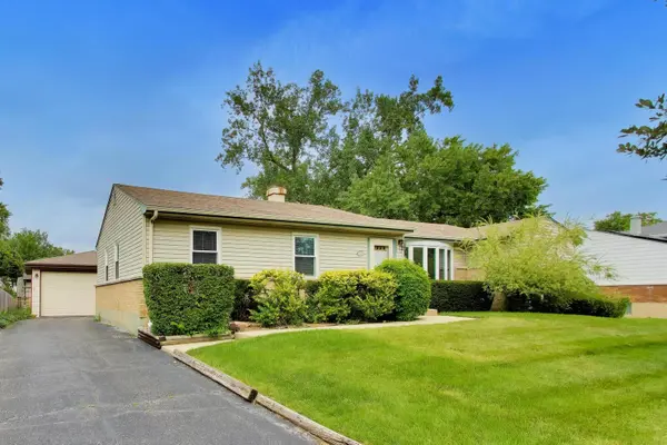 1434 E Norman DR, Palatine, IL 60074