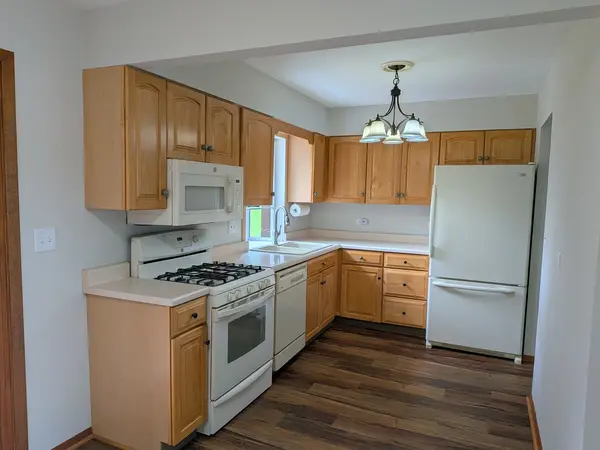 1707 Cherrywood LN, Lindenhurst, IL 60046